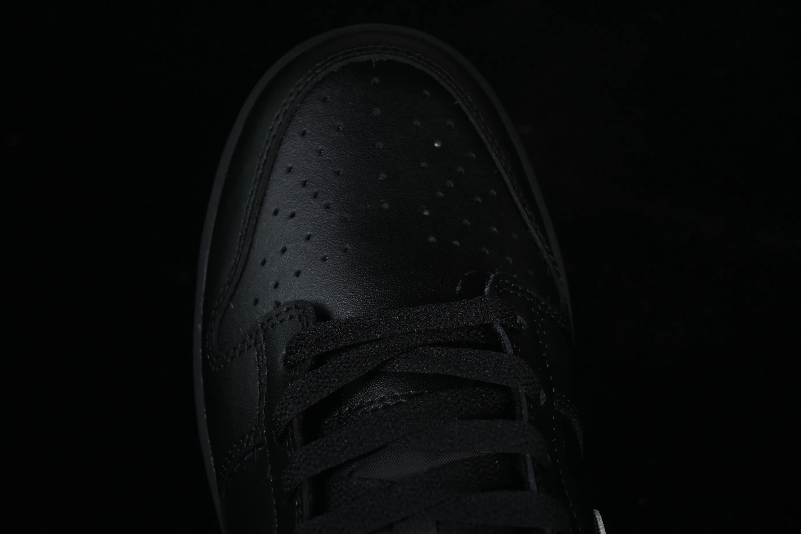 All Categories Nk SB Dunk Series Nk SB Dunk Low Low-top sneakers Nike SB Dunk Low All black and white hook Low-top casual sneakers IO7606-010
